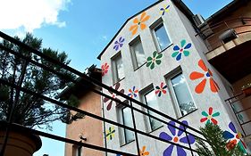10 Coins Hostel & Tours